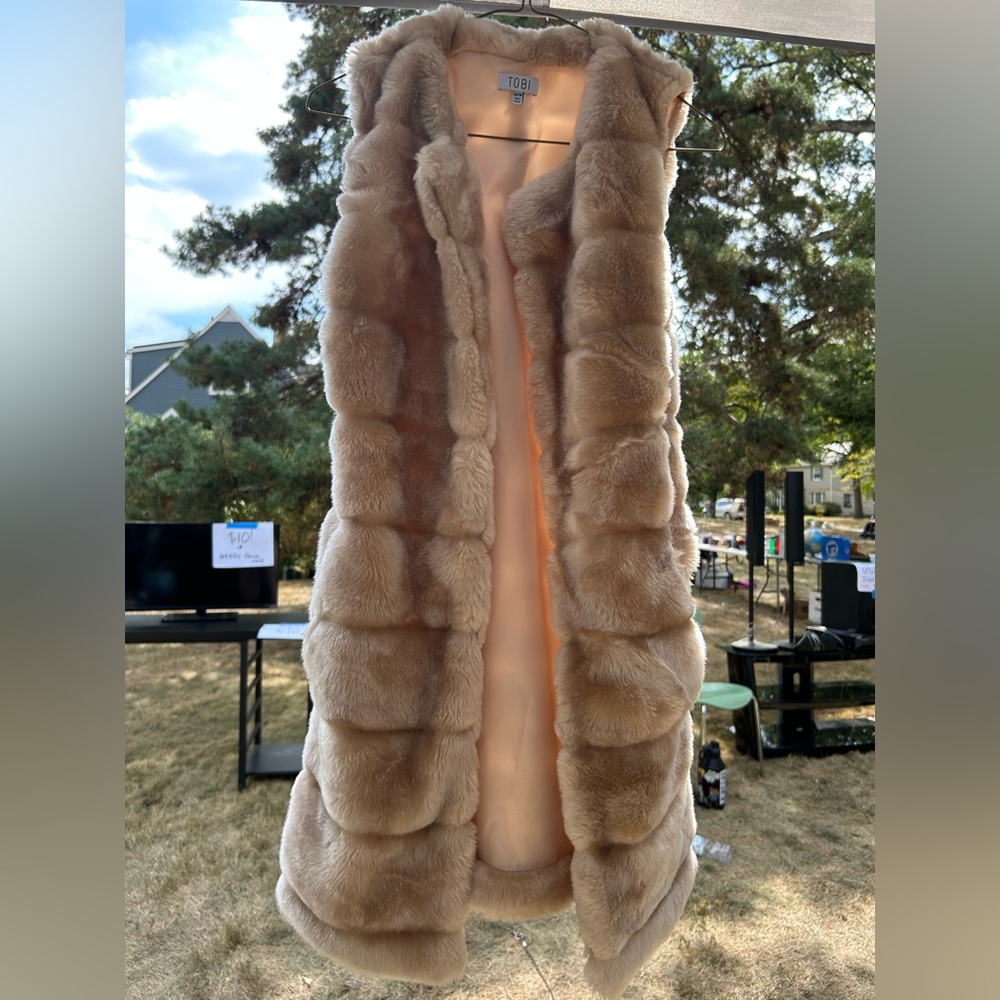 Tobi Plush Tan Teddy Vest